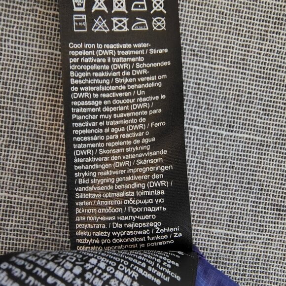 On Running Zero Jacket Womens Size Medium Purple Black Waterproof Windbreaker - Picture 7 of 11